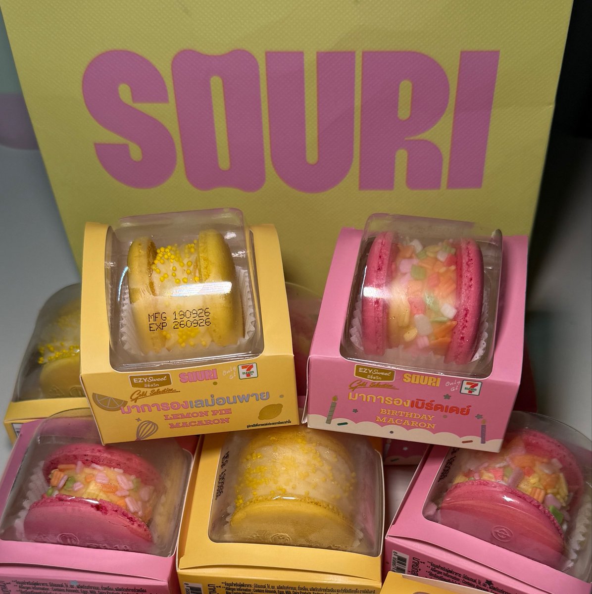 Borntoeatt's tweet photo. มาการอง SOURI มีขายในเซเว่นแล้ว ชิ้นละ 45 บาท ราคาดีกว่าหน้าร้านปกติแต่อร่อยเหมือนเดิม นี่ชอบรสเลม่อนพายมากกก ครีมชีสอร่อย🥺🍋✨ https://t.co/r9ZA9myty6