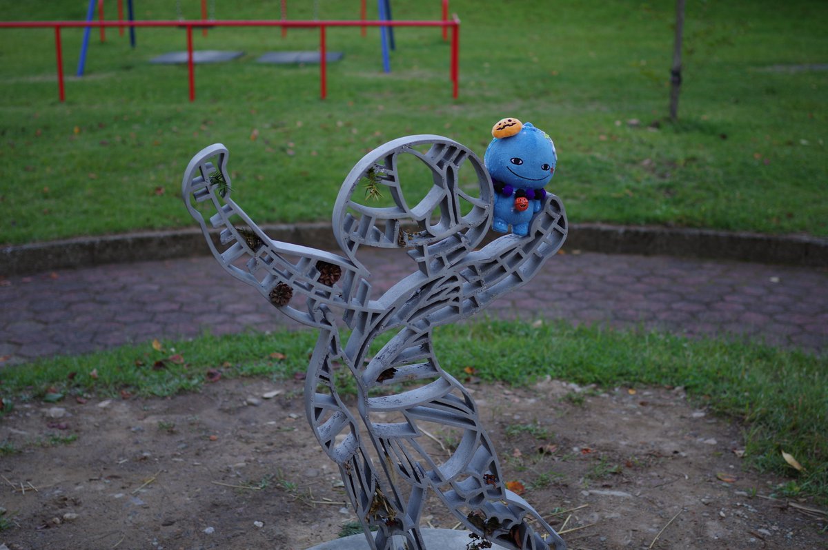 after_genesis's tweet photo. 美郷町中央公園のオブジェからにじみ出るSCP感 https://t.co/cVYsqCF2Mo