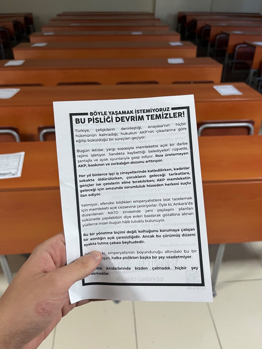 canakkaledgd56's tweet photo. Çanakkale Onsekiz Mart Üniversitesi’ndeki sıra arkadaşlarımıza üniversitelerdeki mücadeleyi büyütmek için çağrımızı yaptık.

Sen de emperyalizme, faşizme ve oligarşiye karşı mücadelede Devrimci Gençlik Derneklerine katıl.

Yarınlarımızı elimizden almak isteyenlere karşı bugünden itibaren kaybedecek bir dakikamız dahi yok! Özgür yarınlar için Devrimci Gençlik Dernekleriyle beraber yürüyelim!