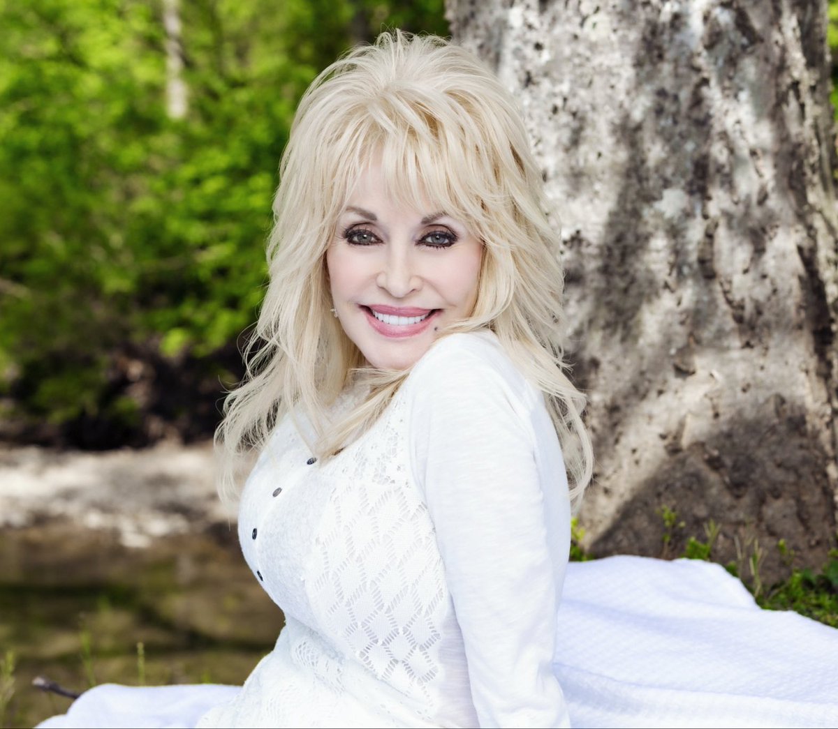 ACMC_Country's tweet photo. Happy Dolly Parton day! https://t.co/HfmyVqc1wg