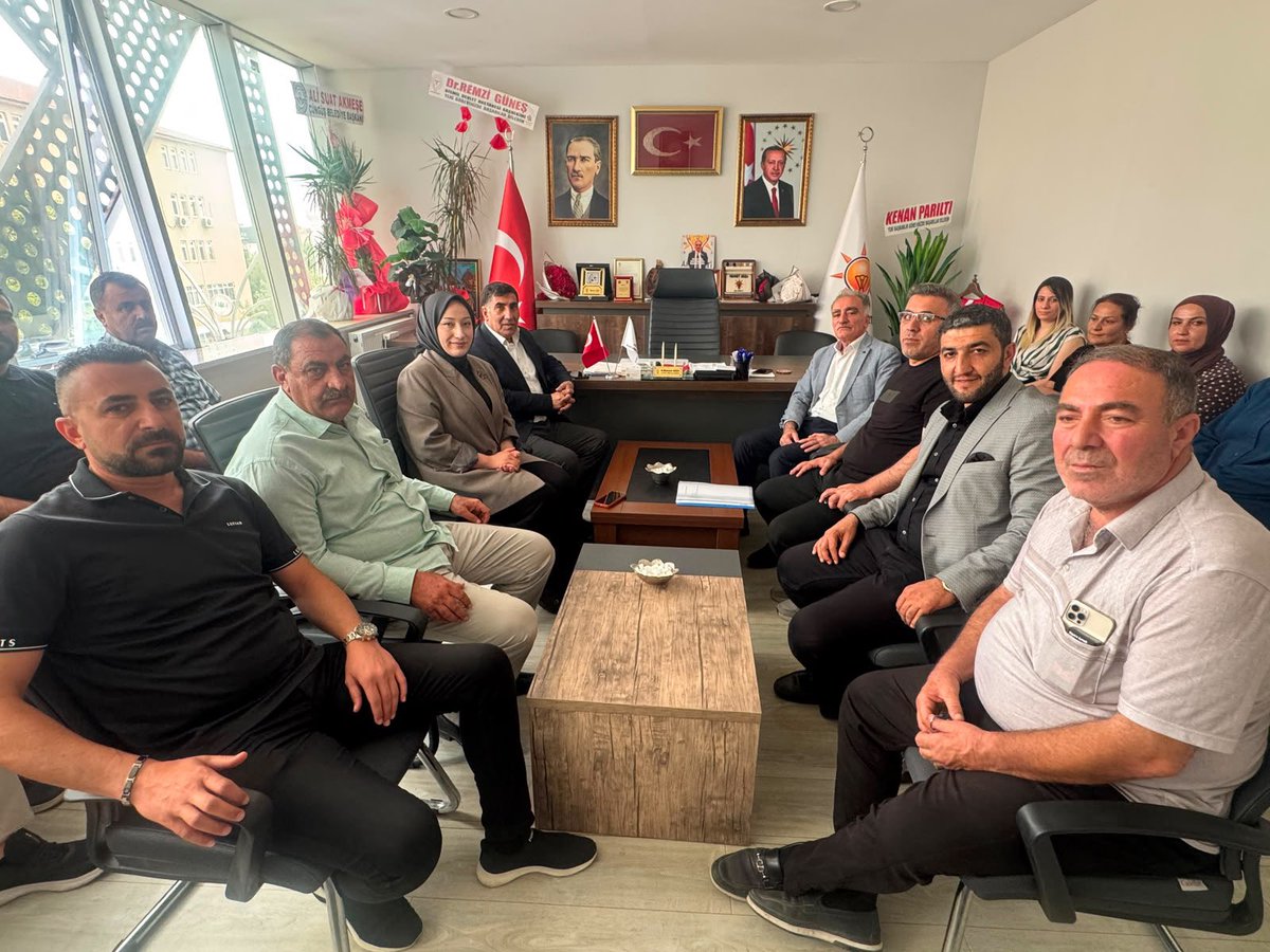 davutyildiz21's tweet photo. #Teşkilat Buluşmaları Programı Kapsamında Bugün;

📍Çınar’dayız.

İl Bilgi İşlem Uzmanımız Cengiz Babayiğit,İl Teşkilat Başkan Yardımcılarımız Osman Merdanoğlu,Rojda Türkeş ile;

#Çınar İlçe Başkanımız Sayın Mehmet Arzu ve 3 kademe teşkilat başkanlarımızla bir araya geldik. https://t.co/iuiWutMn13