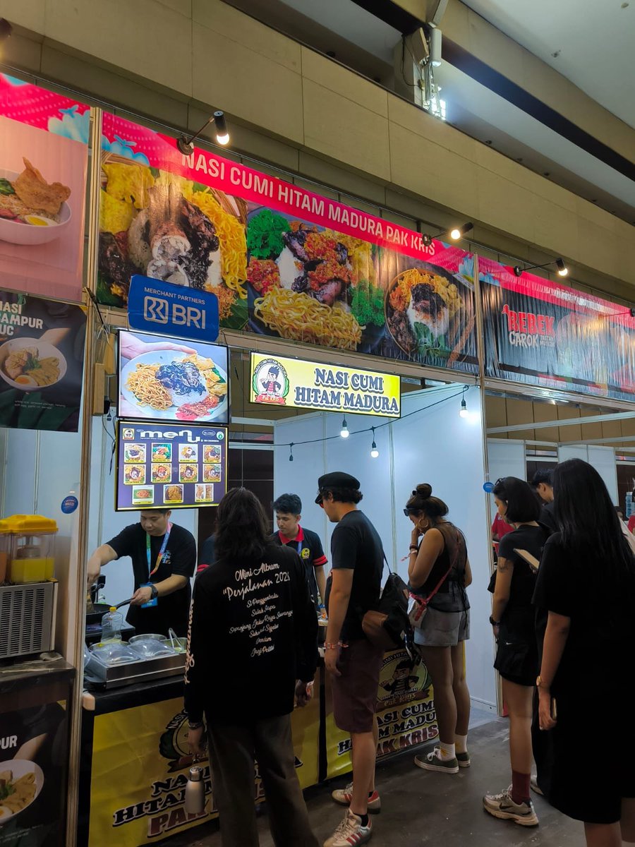 HabisNontonFilm's tweet photo. Ketemu booth Black Panther! 🤣 https://t.co/f8eAalBVI0