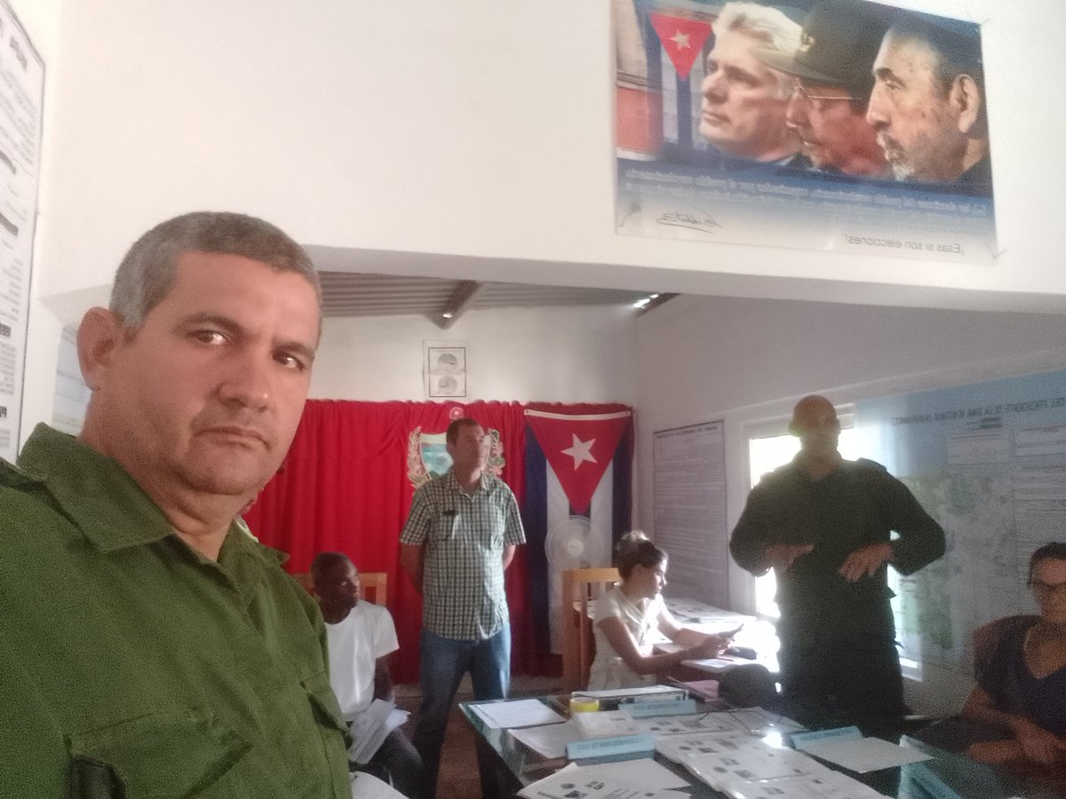 yuris_hidalgo's tweet photo. Visita al Consejo Defensa Norte #SanNicolas donde se evalúan temas de interes para la defensa del territorio
#JuntosPorMayabeque
@DrRobertoMOjeda 
@DiazCanelB https://t.co/1GBlHKaayY