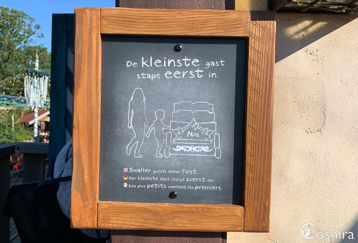 Coshira_'s tweet photo. Nieuw bordje in de wachtrij van #MaxenMoritz waar je een rij krijgt toegewezen.
“ De kleinste gast stapt eerst in. “
#Efteling https://t.co/X5ZxCIKSf3