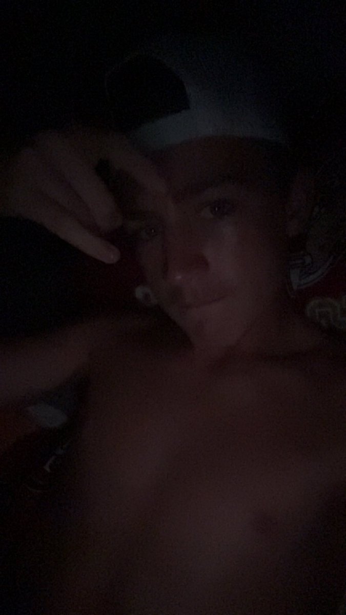fearplot999's tweet photo. If u want to trade follow me I promise I’ll follow u back girls only https://t.co/6pUJ7z7Blg