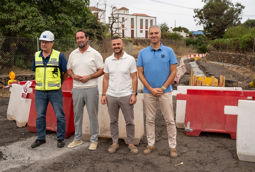 tvlapalma's tweet photo. 📣El Gobierno de Canarias ejecuta las obras que permitirán conectar 751 viviendas a la red de saneamiento de El Paso
https://t.co/ST55ikJqZD #TVLaPalma #Gobierno #ElPaso #Saneamiento
📰Noticia Completa: https://t.co/61ECs4rQXr https://t.co/LcDhpfNkj5