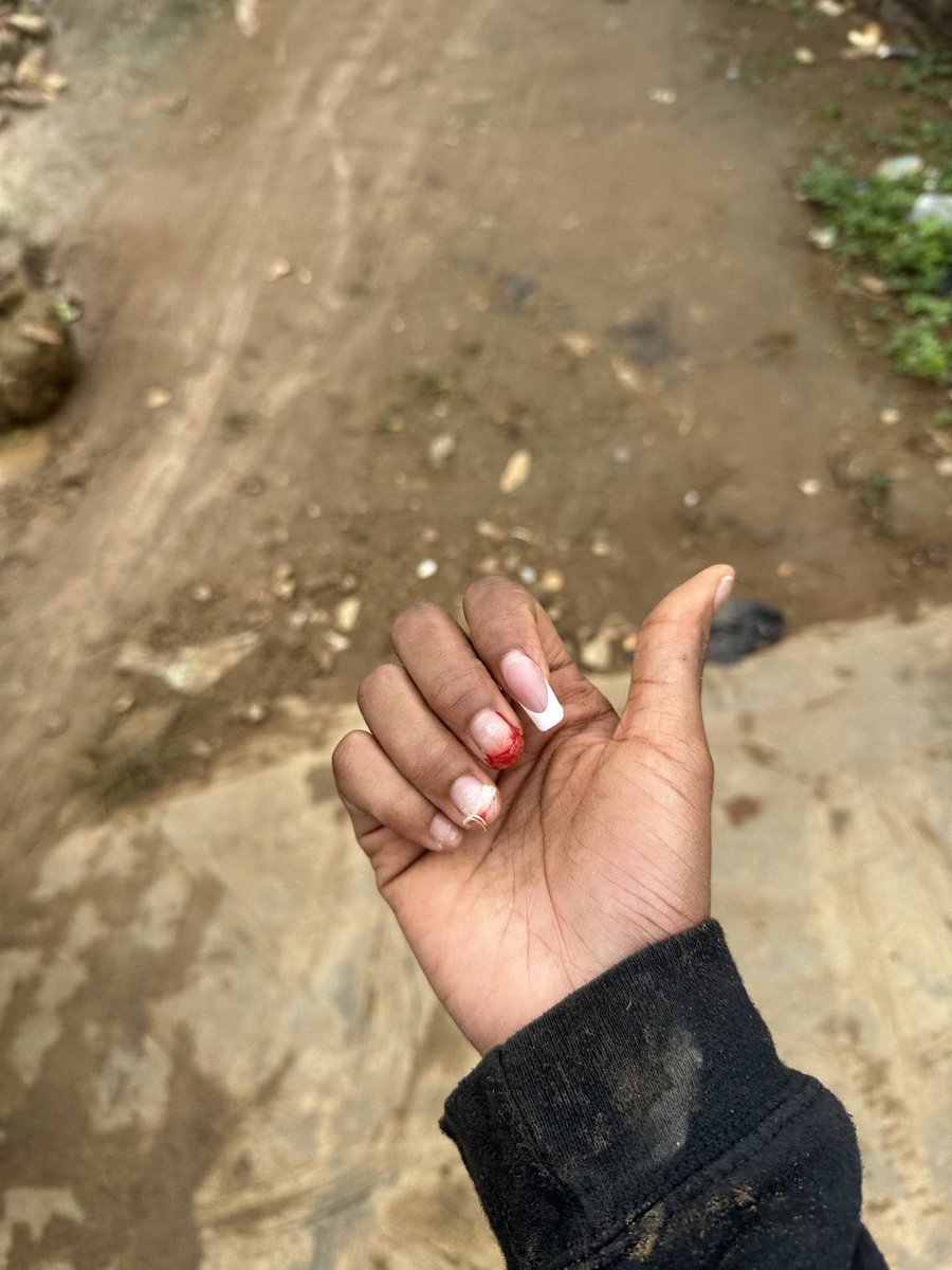 justmeraxo's tweet photo. I need a volunteer who’s capable of beating up a bike man today or to sieze his bike. I don’t mind paying walai. https://t.co/u0sDss7caH