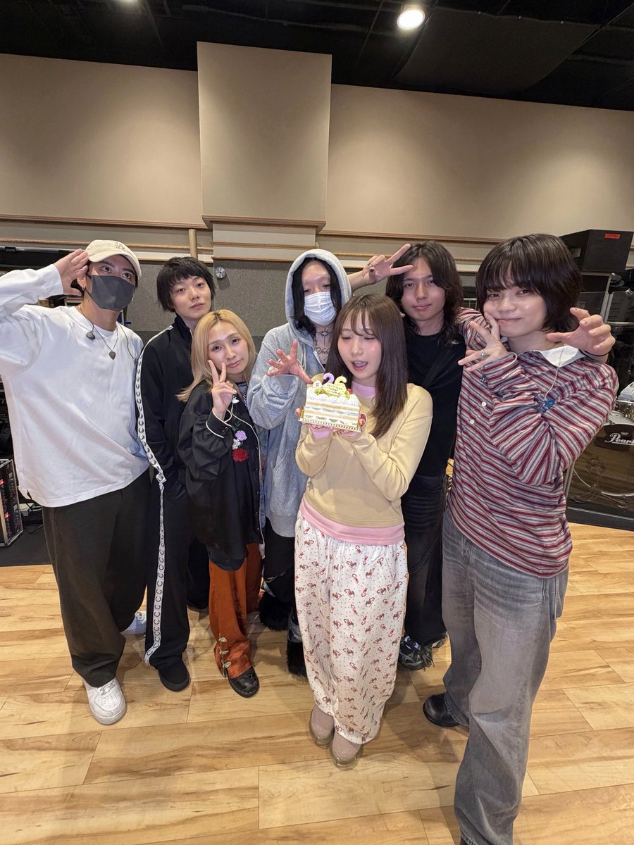 ikutalilas's tweet photo. Lv.26になりました✌︎

そんな今日も歌をたくさんうたっていました。
大好きな仲間たちと音楽を創り、奏でることのできる毎日に、心から幸せを感じてます🌱

過去最大規模のドーム＆スタジアムツアーがまもなく。越えていきたい自分がたくさんいることが嬉しい。
挑戦は盛りだくさん。止まっていられないです。わくわくしてます。

今そばにあるものへの感謝を忘れずに、一歩一歩踏みしめて、真心を込めて歌を届けていきます。
皆さま、何卒よろしくです✌︎

P.S. たくさんのメッセージありがとう♡全部読んでます☺︎