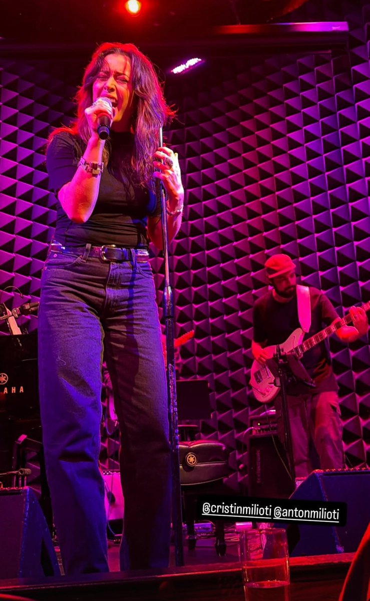 MiliotiUpdates's tweet photo. New photo of Cristin from night 2 at Joe's Pub. https://t.co/4oq4seN1Qa