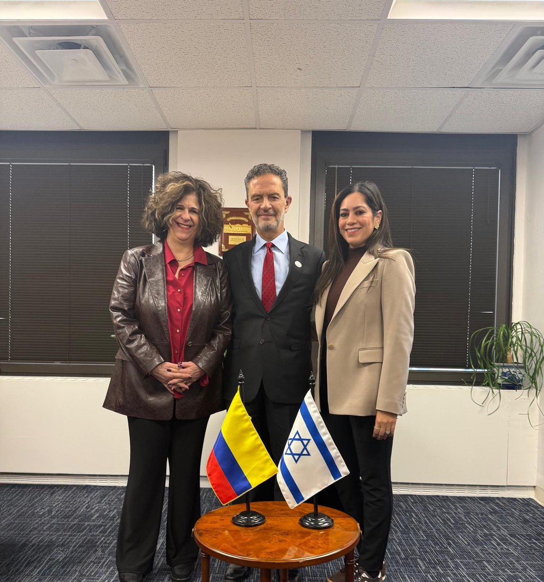 AJCGlobal's tweet photo. This morning, on the sidelines of UNGA, @AJCLatino was among the first to personally congratulate Foreign Minister @Omarbula on Colombia’s decision to sever diplomatic relations with Iran—a significant step for Colombia’s security and that of the wider region.

This decision sends a strong message to the world and is critical to curbing Iran’s influence and that of its terror proxies in Latin America, while helping protect Jewish communities in Colombia and beyond. AJC and our partners at @CCJColombia have long sounded the alarm about this threat.

We also commend President @ABDELAESPRIELLA and his administration for restoring diplomatic relations between Colombia and Israel, opening a new chapter of mutually beneficial cooperation and friendship between the two countries.