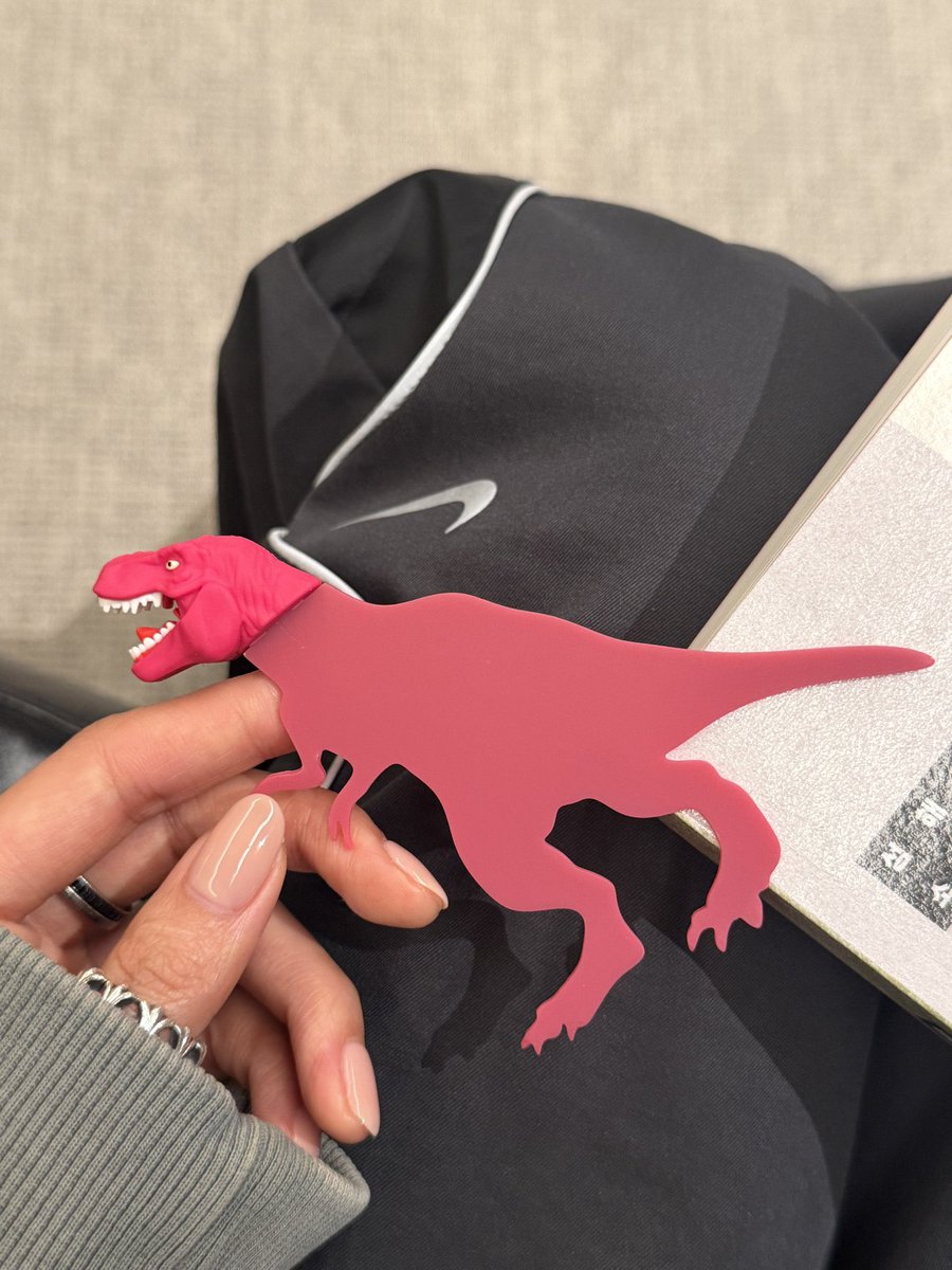 gawuone's tweet photo. When you’re trying to be nonchalant and mysterious but your obsession towards dinosaurs run deep. Hashtag I tried (and read) https://t.co/nq34bammsB