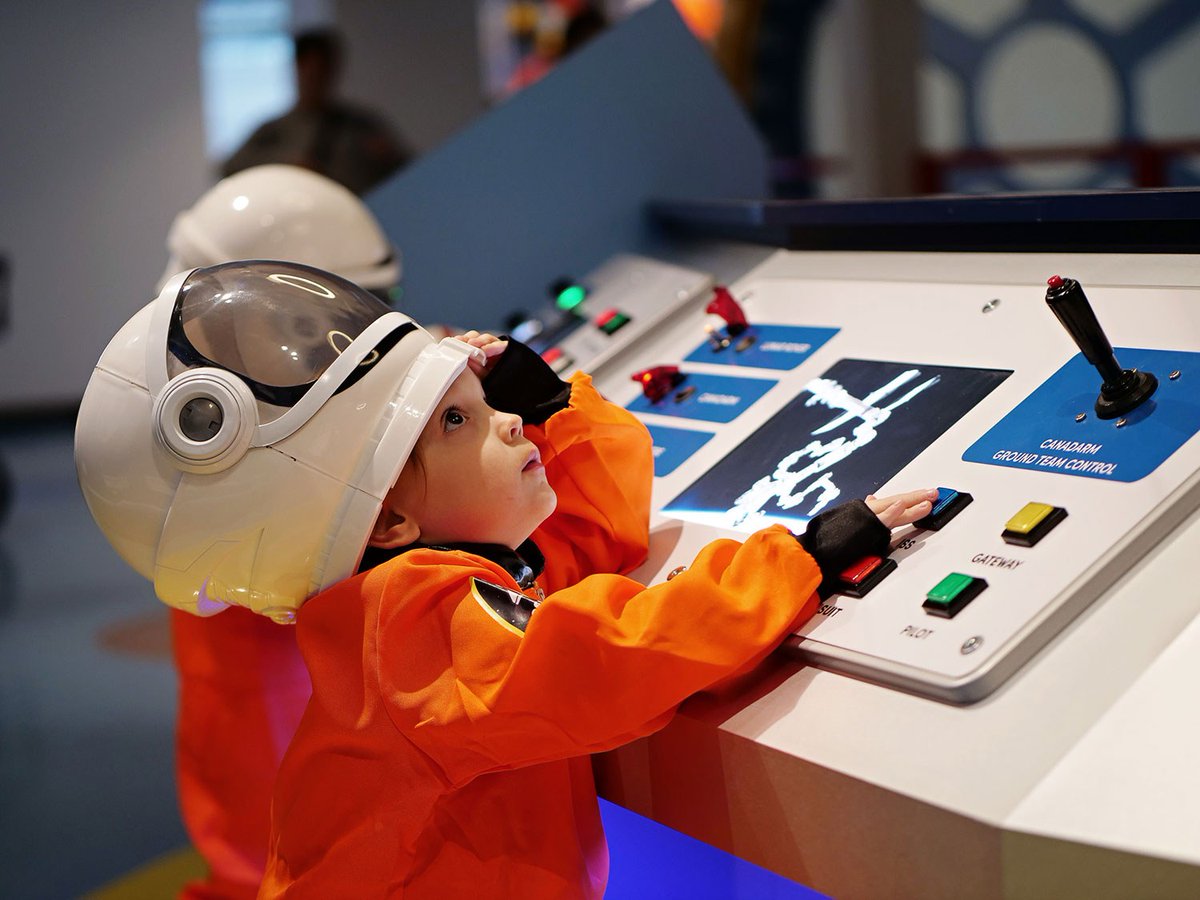 FedDev_Ontario's tweet photo. Grâce au soutien antérieur du #GC au secteur du tourisme, le @LDNChildMuseum a aménagé ses nouveaux locaux au dernier étage du 100, allée Kellogg, et est devenu une destination touristique de choix pour les enfants et les familles. https://t.co/tCYzNgSDth