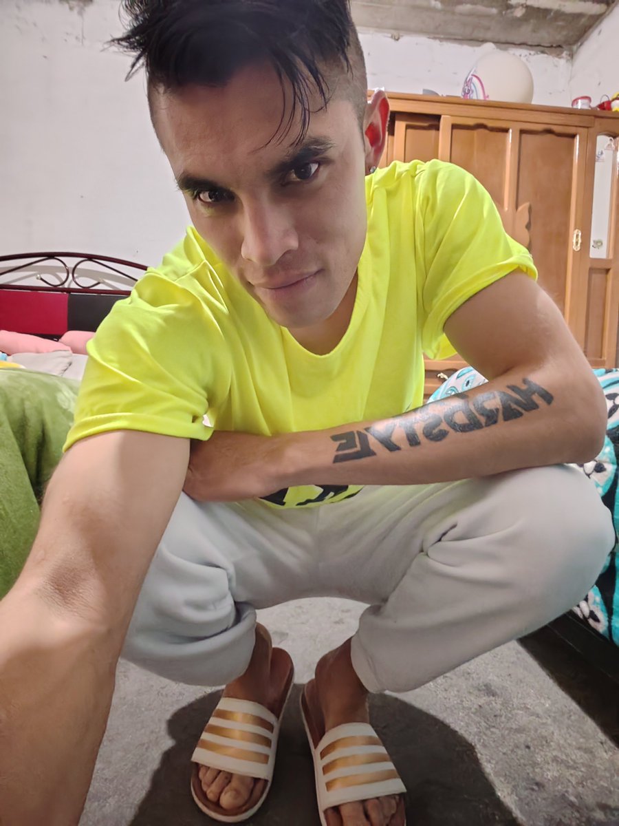 DEIIVIDuh's tweet photo. Saludos gente ya es viernes y el cuerpo lo sabe 🍺🍻 que plan para hoy 🎧🎤🩴😍😘😈🥵 https://t.co/eJKeBAbVvd