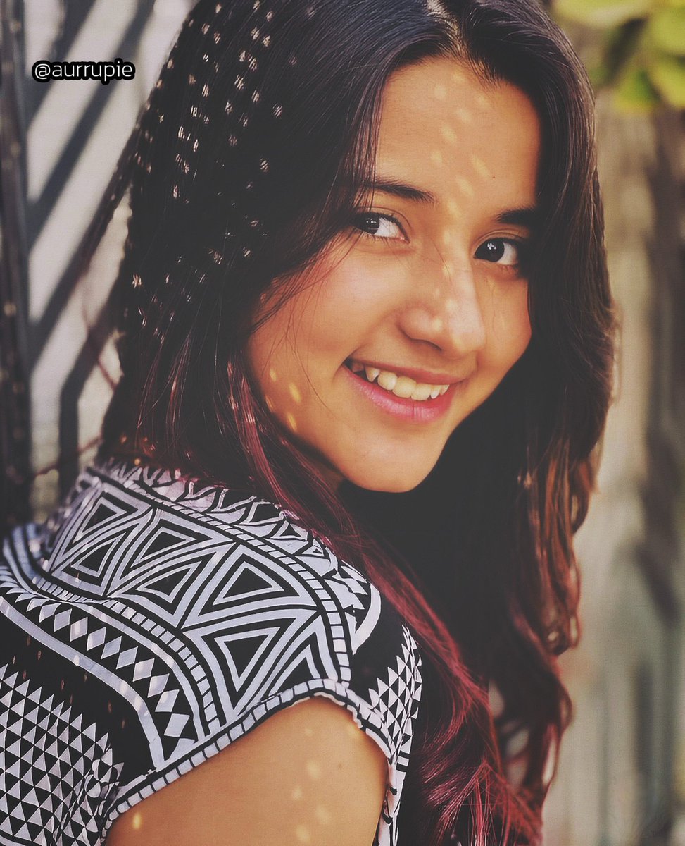 Iseee65623330's tweet photo. Her smiles are magic and her eyes are glimpses of heaven ✨🩷🧿
@Its_Aurra #AurraBhatnagarBadoni #Aurricorns #BarristerBabu #Bondita https://t.co/hlpTzj1F7I