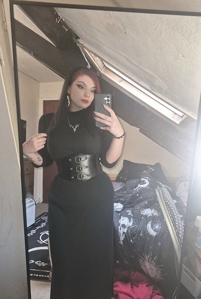 hexxywizard's tweet photo. Looking for moots 
❀ 30
❀ she/her
❀ anime 
❀ nature / oddities 
❀ games
❀ horror &amp; fantasy https://t.co/NQkShlPnnb