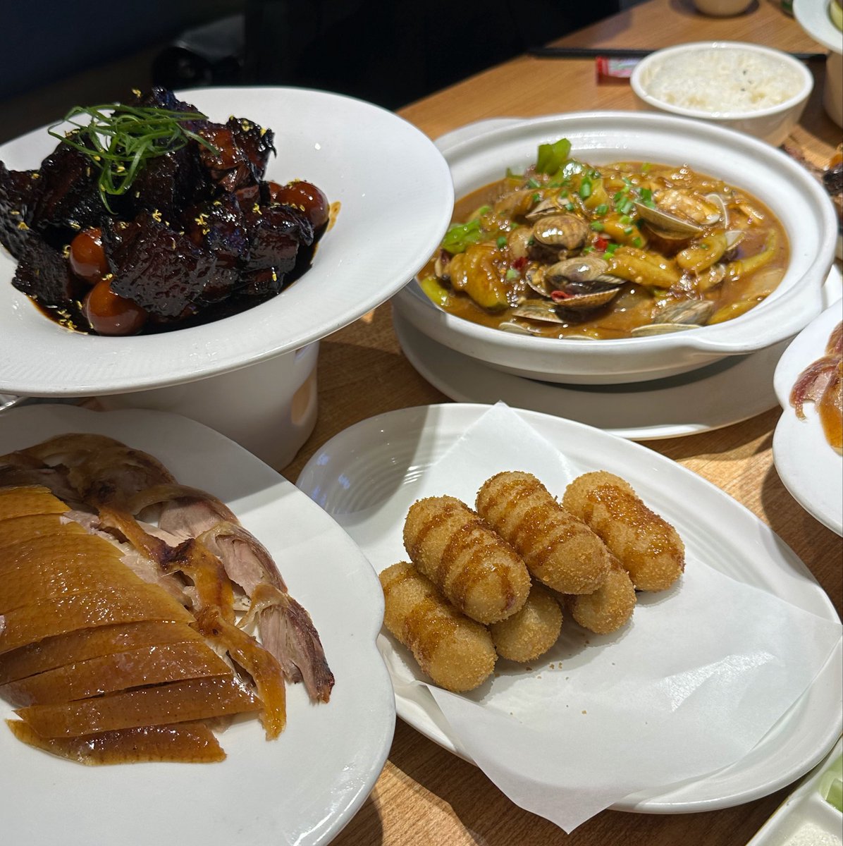 ssaraanghae's tweet photo. 작년 오늘 여자들이랑 맛있게 대련감😽😽
대련 하딜 마라롱샤 시켜세요!!! https://t.co/Wis0cBWXV3