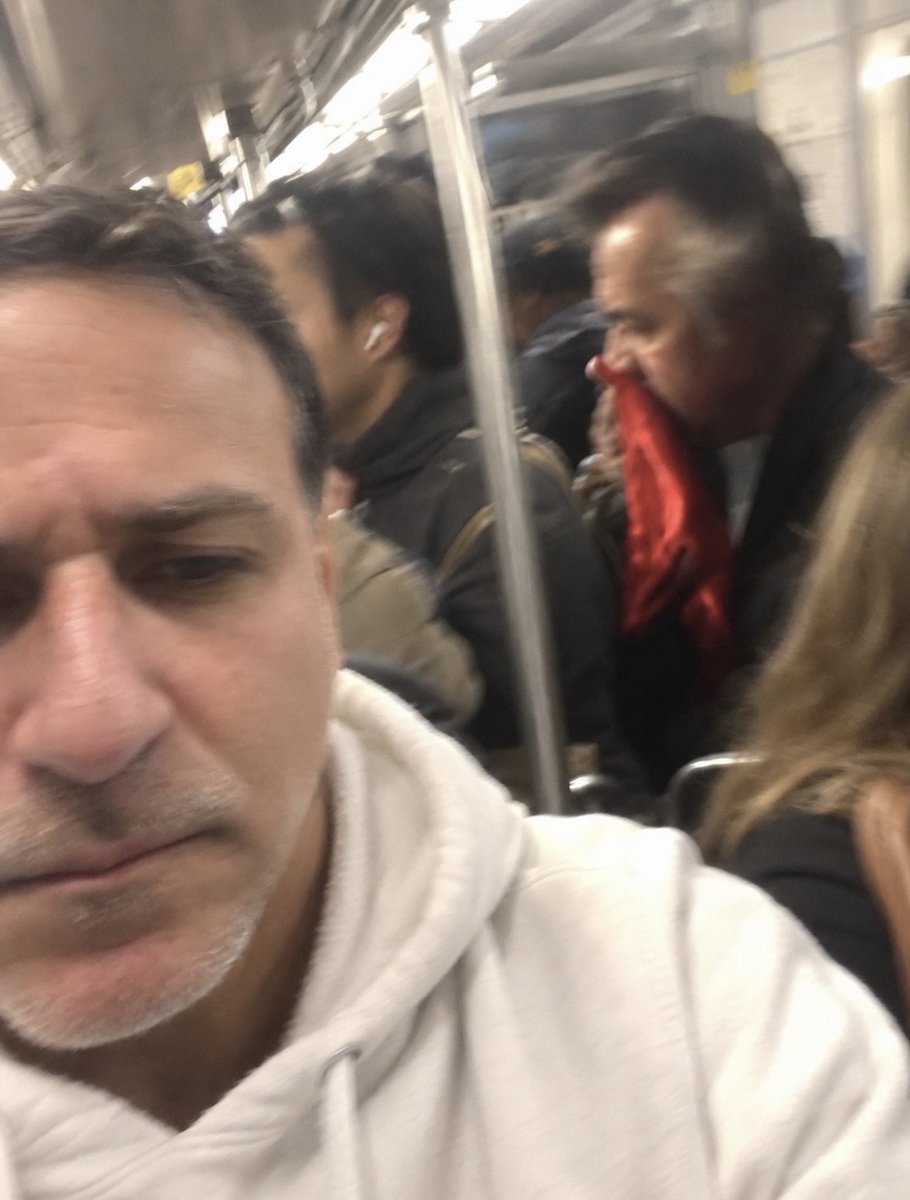 SubwaySopranos's tweet photo. 10:35 a.m. G train https://t.co/ULZz0Zq5Mn