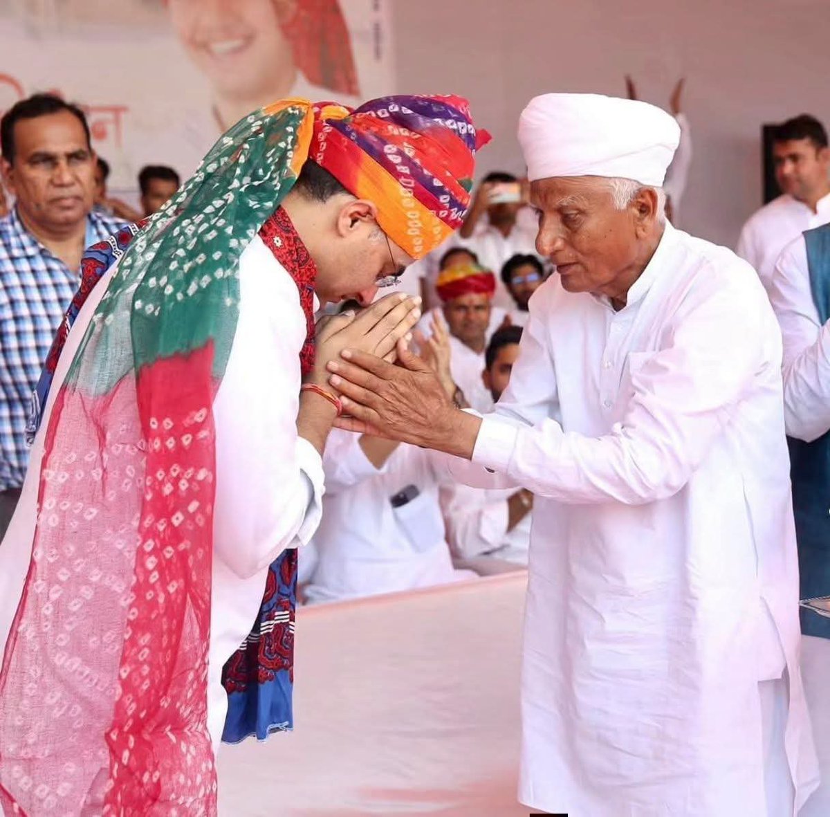 Rohitgurjar0102's tweet photo. ना किसी को अमर्यादित बोलना न किसी की बुराई करनी, बस अपने कर्म करते रहो और मस्त रहो 🥰 @SachinPilot https://t.co/obGrpGGsZN