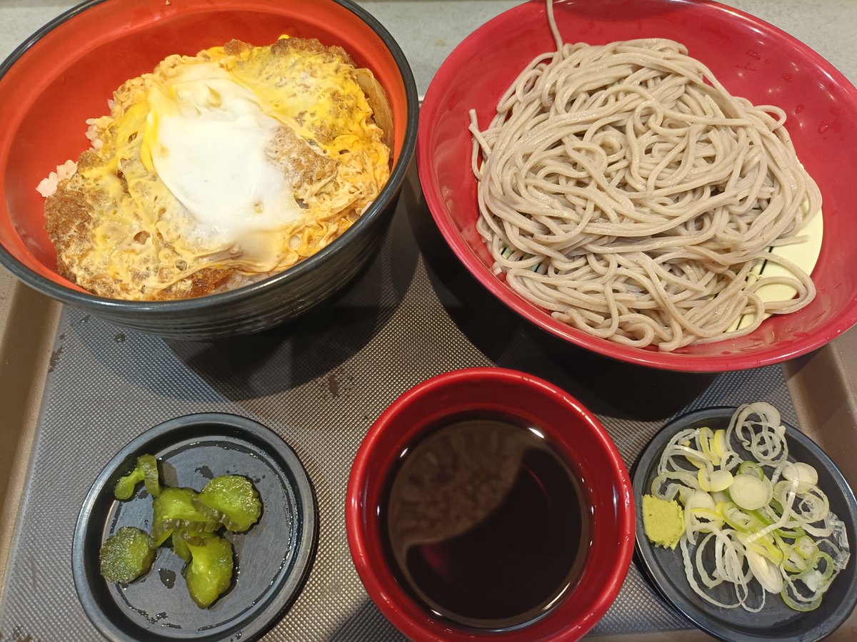 kiritom_loop's tweet photo. 富士そば
カツ丼そばセット
結局1番好きなのはこれかもしれない https://t.co/Ov7ac7Egjj