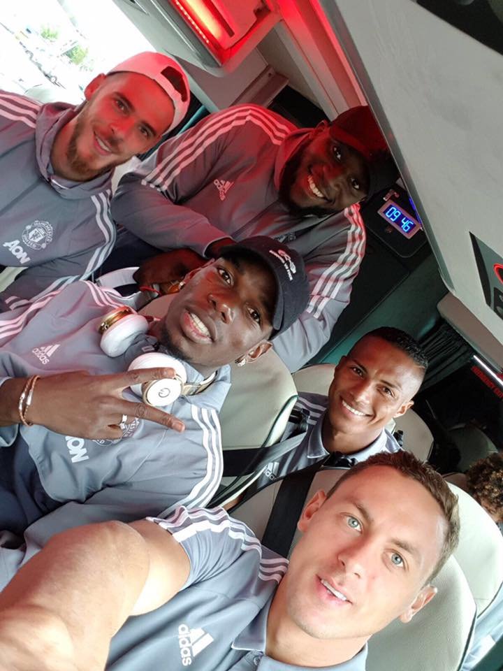 RazzaFootyTalks's tweet photo. De Gea, Romero

Valencia, Darmian
Smalling, Jones
Bailly, Lindelof, Rojo
Young, Shaw

Herrera, Fellaini
Matic, Carrick
Pogba, McTominay

Lingard, Mata
Lukaku, Rashford, Ibrahimovic
Martial, Alexis, Mkhitaryan

Jose Mourinho.

Premier League winners. https://t.co/L0DZqJvobi