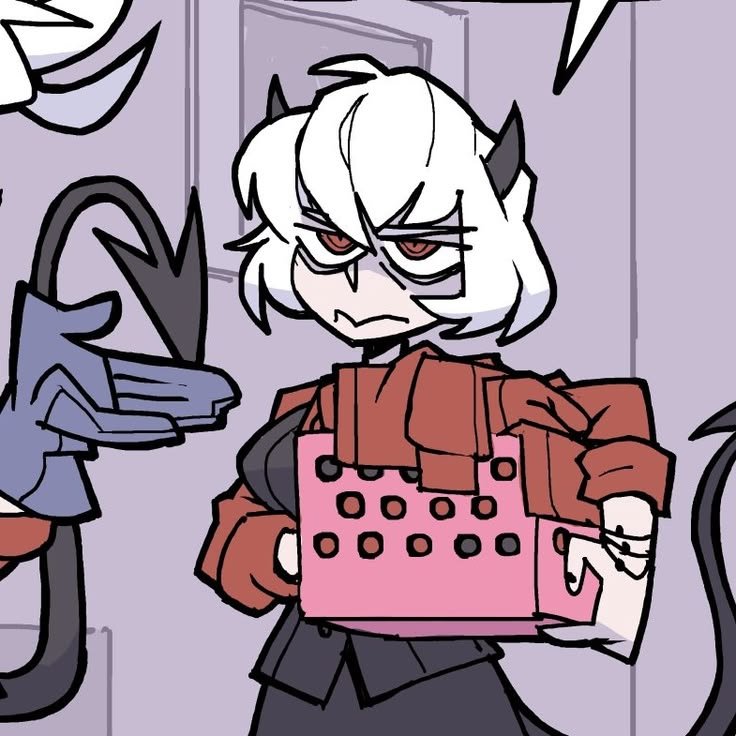 HellishGutz's tweet photo. What are you telling her? 
Why is she grimacing like that? https://t.co/IP5tI3Pl3A