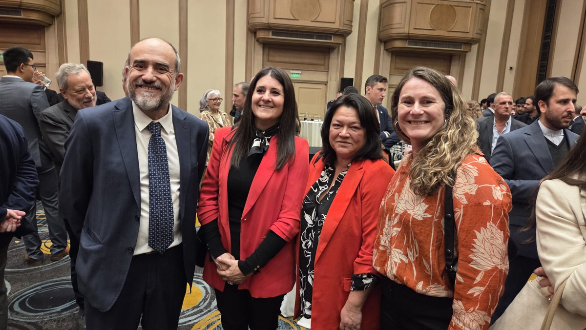 SENCI_Uy's tweet photo. 📢El Secretario Nacional y la Coordinadora General de la #SENCI asistieron al 77º Aniversario de la República Popular China.
➡️Acompañados de la Secretaria General @ViviRepetto y la Directora de Relaciones Internacionales @FerraroDaiana de la @montevideoIM. https://t.co/oXupiKwEhS