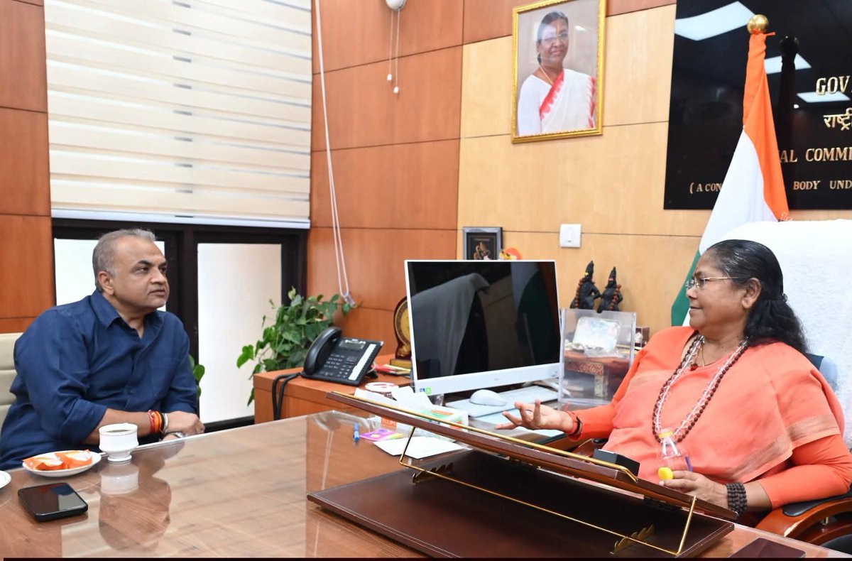 NCBC_INDIA's tweet photo. नई दिल्ली, राष्ट्रीय पिछड़ा वर्ग आयोग कार्यालय में माननीय अध्यक्ष साध्वी निरंजन ज्योति जी से पूर्व प्रधानमंत्री, भारत रत्न श्री लाल बहादुर शास्त्री जी के पौत्र श्री विभाकर शास्त्री जी ने शिष्टाचार भेंट की। https://t.co/yKn9X9Vjuo