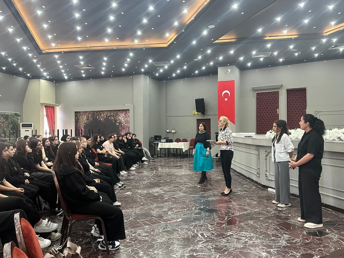 AkcaabatTurizm's tweet photo. 📚 ÖNLEYİCİ REHBERLİK BİLGİLENDİRME TOPLANTISI

Okulumuzda 9. ve 10. sınıf öğrencilerimize yönelik Önleyici Rehberlik Bilgilendirme Toplantısı gerçekleştirildi.

Toplantıda öğrencilerimize;

🛑 Güvenli okul ortamı
📌 Devamsızlığın önlenmesi
⚖️ Öğrencileri ilgilendiren yönetmelik ve kurallar
🤝 Okula ve çevreye uyum
📱 Bilinçli ve güvenli teknoloji kullanımı

konularında bilgilendirmelerde bulunuldu.

Öğrencilerimizin akademik başarılarının yanı sıra sosyal, duygusal ve kişisel gelişimlerini desteklemek, karşılaşabilecekleri risklere karşı farkındalıklarını artırmak ve güvenli bir eğitim ortamı oluşturmak amacıyla rehberlik çalışmalarımız devam ediyor. 🌱

#AkçaabatAtatürkTurizmMTAL #ÖnleyiciRehberlik #Rehberlik #GüvenliOkul #BilinçliÖğrenci

@tcmeb @Yusuf__Tekin @TrabzonValilik @tahirshn_mia @TrabzonBelTr @ahmetmgenc @akcaabatbel @osman_ekim @Trabzon_MEM  @skaygusuz @hasan_uygun91 @AkcaabatIlceMEM  @ustundagyvz @volkanbalci7961
