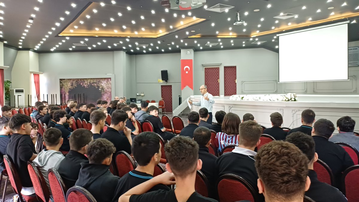 AkcaabatTurizm's tweet photo. 📚 ÖNLEYİCİ REHBERLİK BİLGİLENDİRME TOPLANTISI

Okulumuzda 9. ve 10. sınıf öğrencilerimize yönelik Önleyici Rehberlik Bilgilendirme Toplantısı gerçekleştirildi.

Toplantıda öğrencilerimize;

🛑 Güvenli okul ortamı
📌 Devamsızlığın önlenmesi
⚖️ Öğrencileri ilgilendiren yönetmelik ve kurallar
🤝 Okula ve çevreye uyum
📱 Bilinçli ve güvenli teknoloji kullanımı

konularında bilgilendirmelerde bulunuldu.

Öğrencilerimizin akademik başarılarının yanı sıra sosyal, duygusal ve kişisel gelişimlerini desteklemek, karşılaşabilecekleri risklere karşı farkındalıklarını artırmak ve güvenli bir eğitim ortamı oluşturmak amacıyla rehberlik çalışmalarımız devam ediyor. 🌱

#AkçaabatAtatürkTurizmMTAL #ÖnleyiciRehberlik #Rehberlik #GüvenliOkul #BilinçliÖğrenci

@tcmeb @Yusuf__Tekin @TrabzonValilik @tahirshn_mia @TrabzonBelTr @ahmetmgenc @akcaabatbel @osman_ekim @Trabzon_MEM  @skaygusuz @hasan_uygun91 @AkcaabatIlceMEM  @ustundagyvz @volkanbalci7961