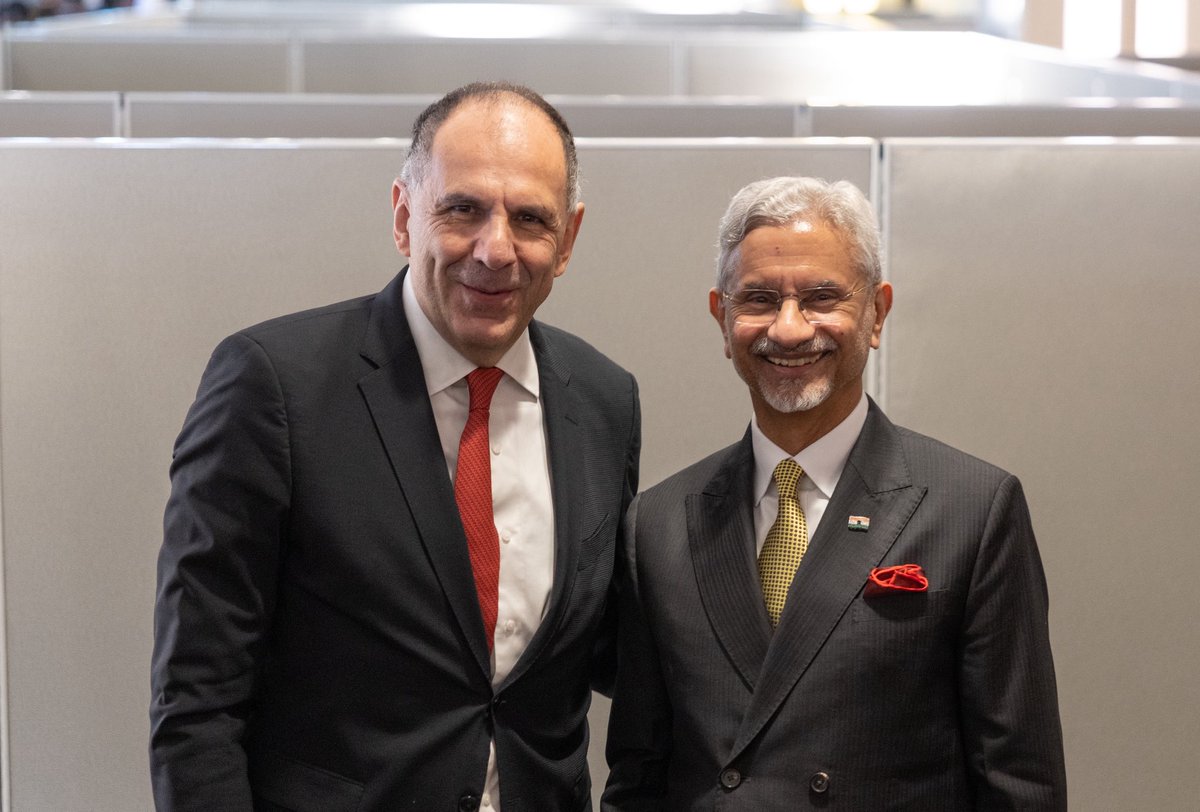 DrSJaishankar's tweet photo. Pleasure to meet my friend FM George Gerapetritis of Greece this morning #UNGA81 Our conversation focused on regional developments of mutual interest. @GreeceMFA 

🇮🇳 🇬🇷 https://t.co/yazs4HF0Ij
