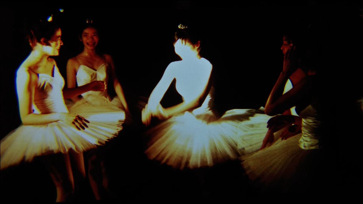 elorae_ra's tweet photo. Hana &amp; Alice (2004) || Dir. Shunji Iwai https://t.co/fYa4dw18gi