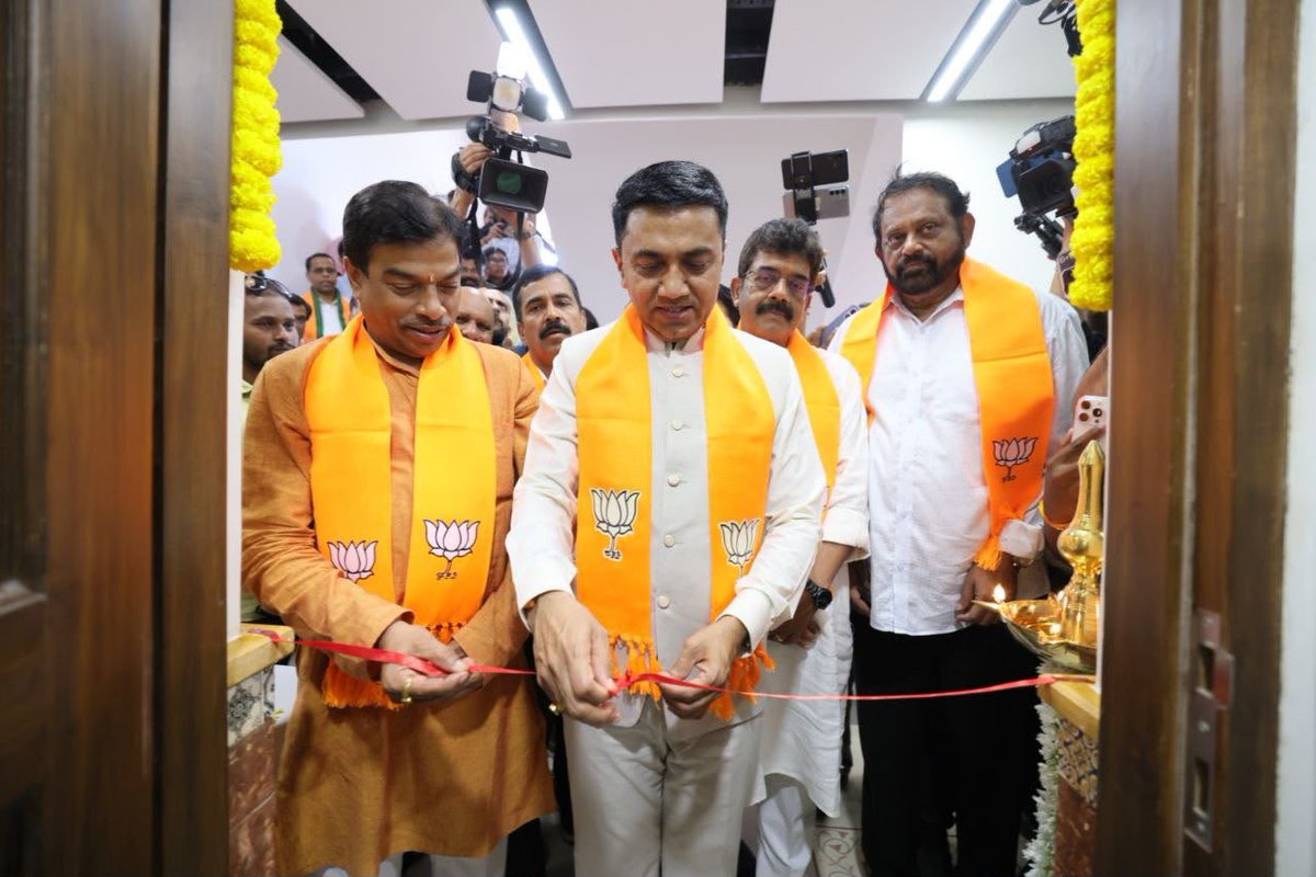 DrPramodPSawant's tweet photo. 📍 BJP HQ, Goa

Pleased to inaugurate the Pandit Deendayal Upadhyaya E-Library at the BJP Headquarters in the presence of @BJP4Goa President Shri @DamuNaik, Rajya Sabha MP Shri @ShetSadanand, MLAs and senior party colleagues, on the occasion of the birth anniversary of Pandit Deendayal Upadhyaya Ji.

The E-Library will provide access to knowledge and resources for our Karyakartas, students and youth, further promoting learning & research.

#SevaSankalpAbhiyan