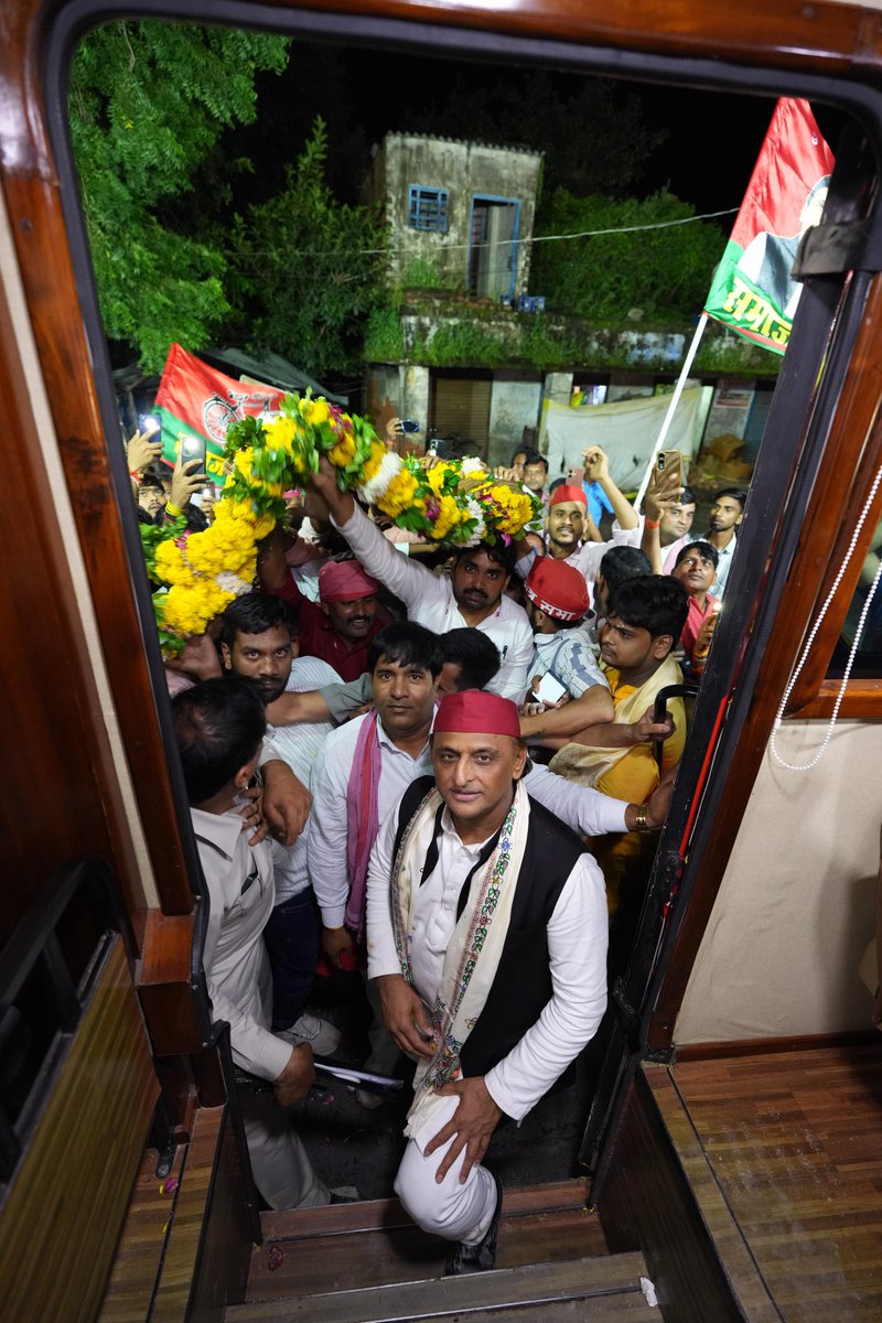 yadavakhilesh's tweet photo. https://t.co/6xzoCdfzzD