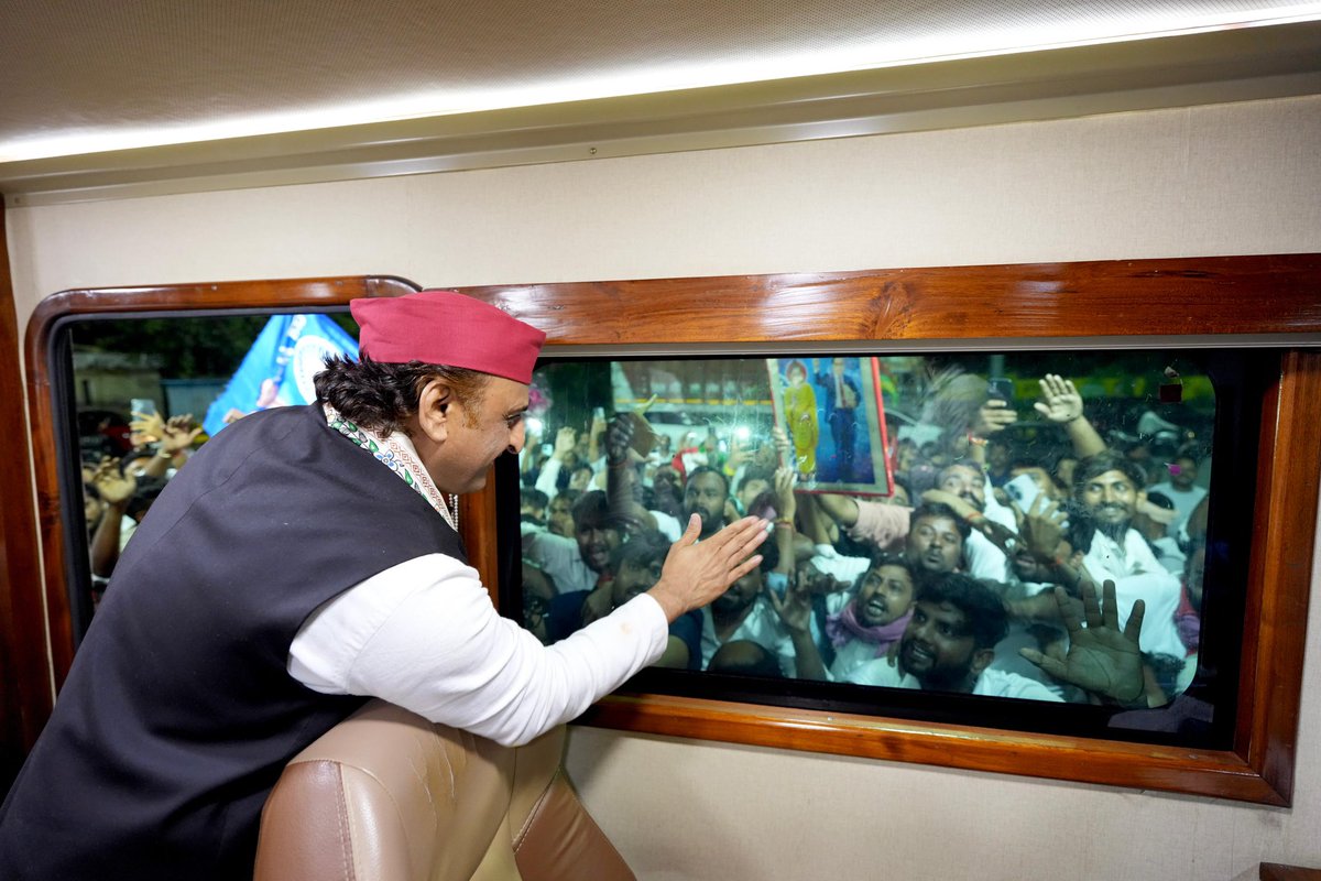 yadavakhilesh's tweet photo. https://t.co/6xzoCdfzzD