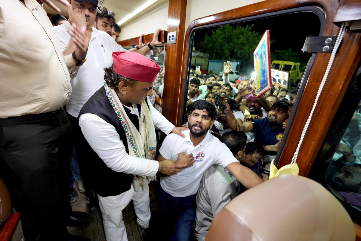 yadavakhilesh's tweet photo. https://t.co/6xzoCdfzzD