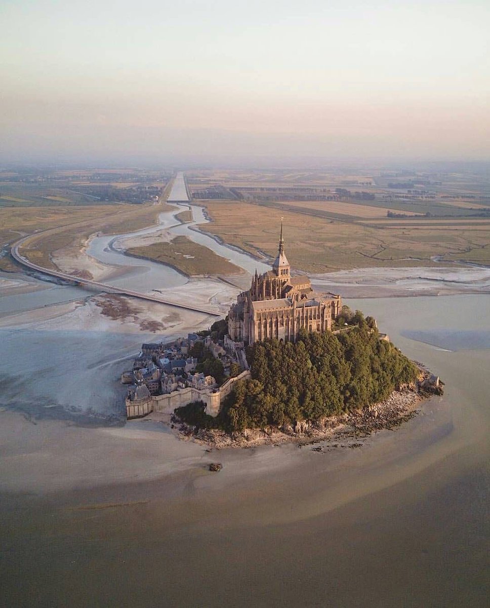 archi_tradition's tweet photo. Mont Saint-Michel, France 🇫🇷 https://t.co/RCNzgamsik