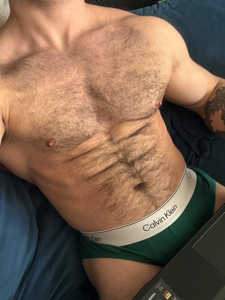 Rich_Hunterrr's tweet photo. Laptop time https://t.co/ksyP8swcsV