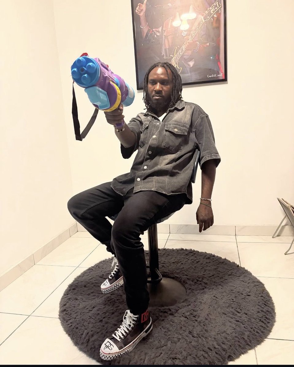 xquire147's tweet photo. Rabel CEO @rebel_firstborn just dey take care of me, abeg make una help me thank am. He dey make sure say my Cana steady 😆 https://t.co/G6Hy5qD5tc
