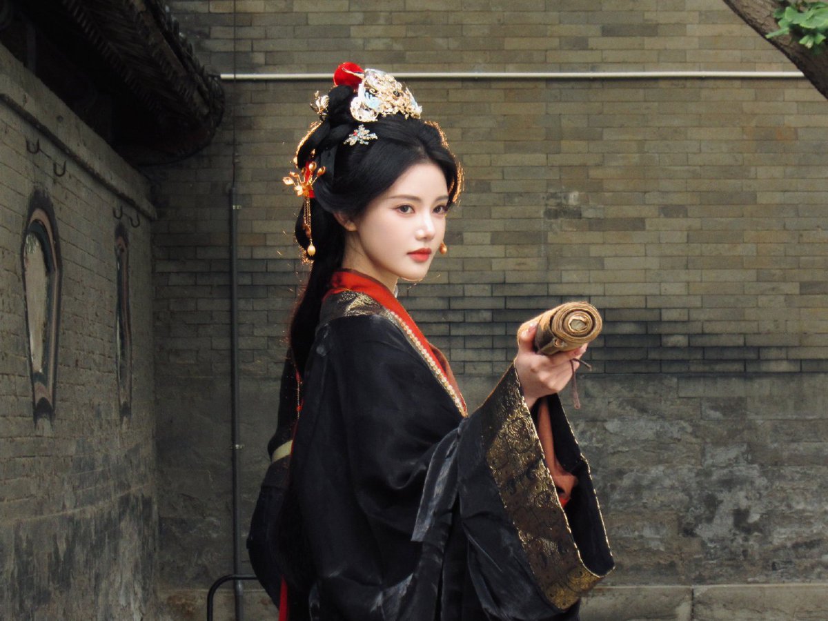 zhennisn's tweet photo. Perhaps in another lifetime I was simply a girl who lived somewhere like this and waited for the moon https://t.co/vU9IzKSTPP