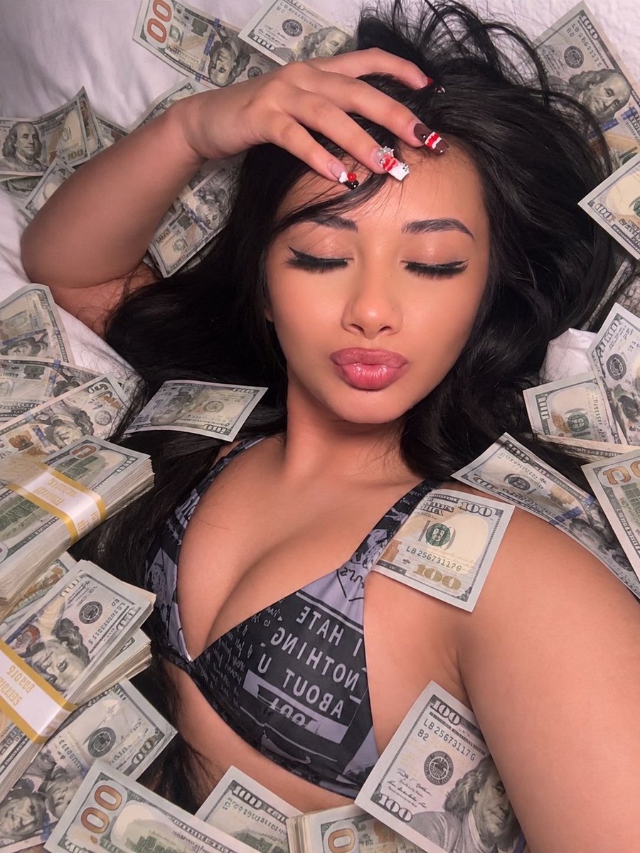 TOTALLYAMANSCAM's tweet photo. PAYDAY 🤑🤑🤑

You know daddy looks way better with your paycheck then you do 🥰 so why not make it easy and hand it over 😍 https://t.co/WmcRGSGkig