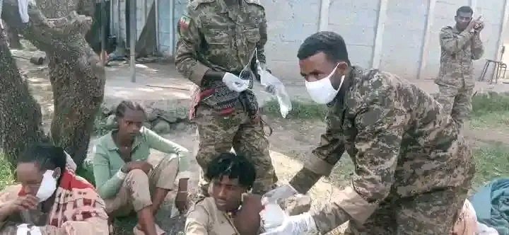 united_ethiop's tweet photo. 📌ሀገራዊ ፍቅርና ክብር ያለው የሀገር መከላከያ ወንድሞቹን በግፈኞች ተገድደው የተሰለፉትን ጉዳት ያስተናገዱትን ወጣቶች ሲንከባከብ የሚያሳይ የፎቶ ምስል‼️
#ክብር_ለሀገር_መከላከያ 🇪🇹 https://t.co/piHxHzR2VX