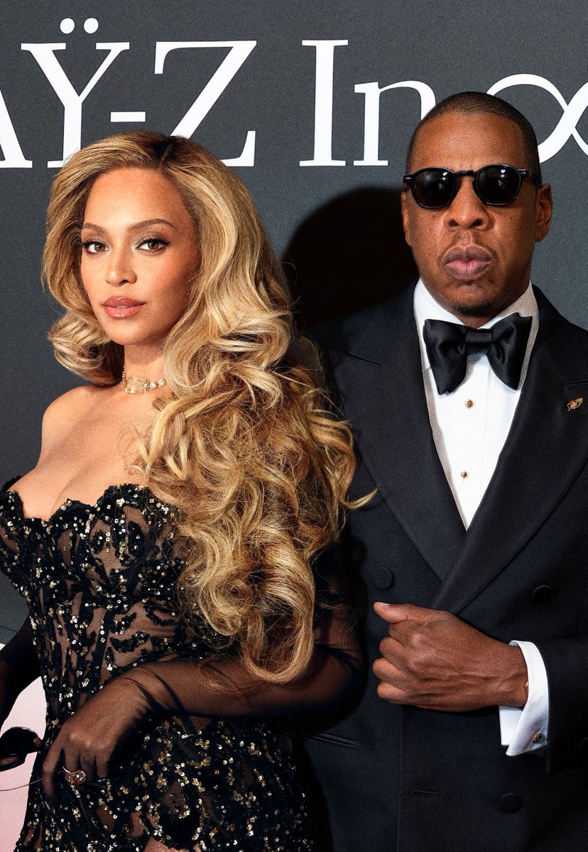 beyoncebrasil's tweet photo. 🚨 Acusadora de Jay-Z volta atrás em acusação de abuso e pede desculpas à família do rapper.

A mulher que acusou o rapper de abuso sexual voltou atrás oficialmente e afirmou, em documento apresentado à Justiça, que nunca foi estuprada por ele e que os dois sequer se conheceram.

“Não há verdade em nenhuma das minhas acusações contra o Sr. Carter”, declarou. Ela também reconheceu os danos causados pelas falsas acusações e pediu “sinceras e incondicionais desculpas” a Jay-Z e sua família.

A mulher ainda afirmou não ter recebido qualquer compensação financeira do rapper ou de pessoas ligadas a ele para retirar as acusações.