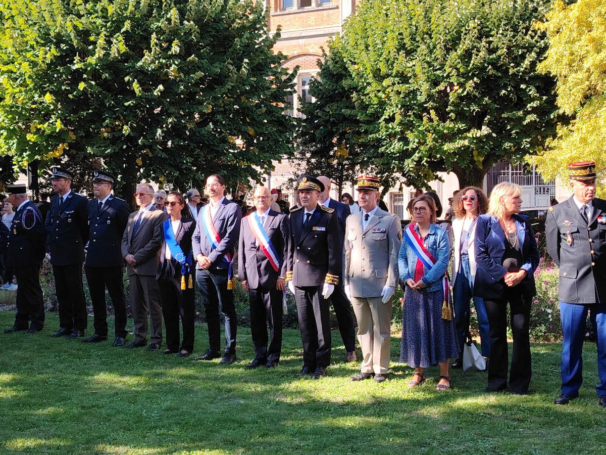 Image de Préfecture de la région Hauts-de-France et du Nord - #Histoire #Mémoire #DevoirDeMémoire

Ce  25 septembre à Lille, Bertrand Gaume, préfet du Nord, a pré