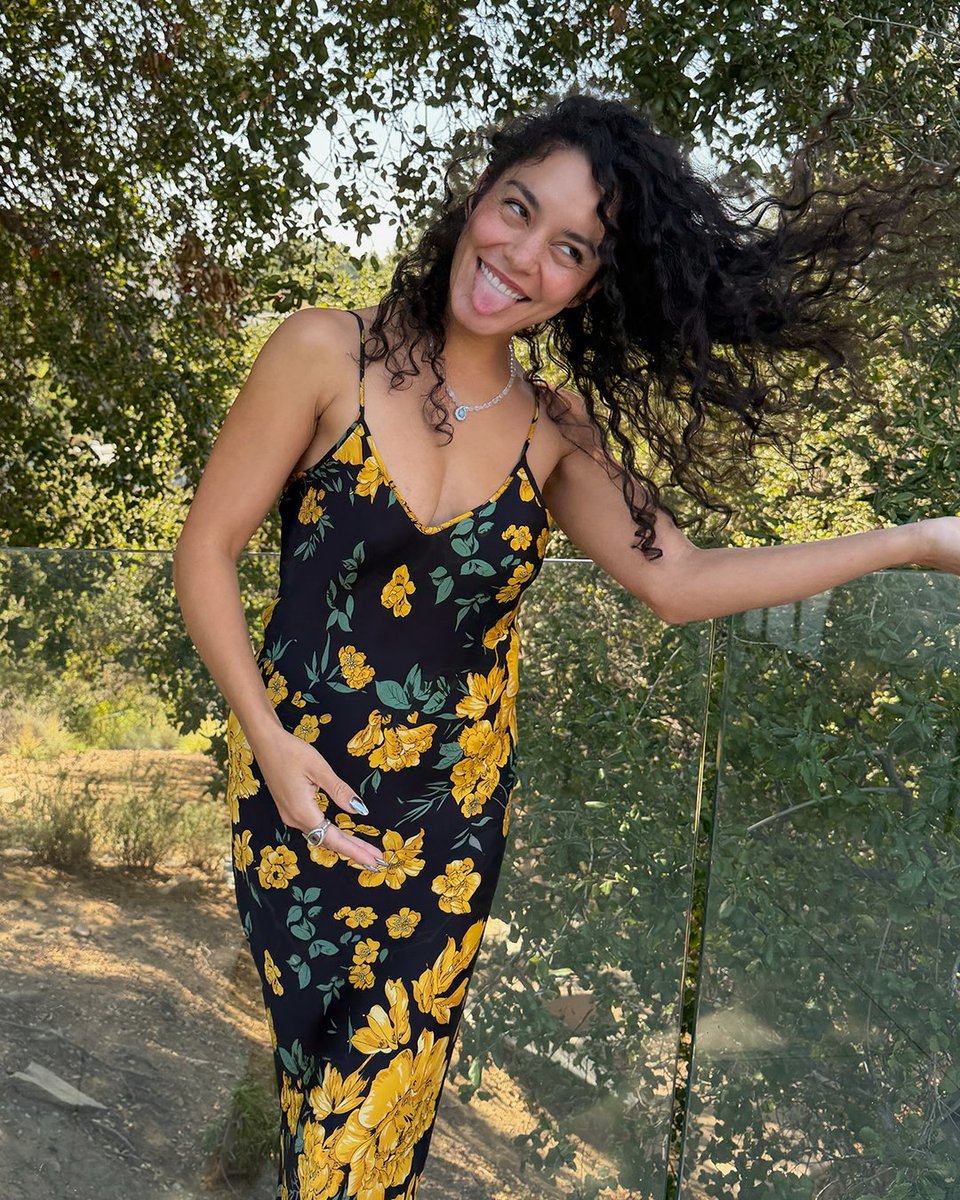 ComplexPop's tweet photo. Vanessa Hudgens via IG 🌼 https://t.co/23BHvmyBGn