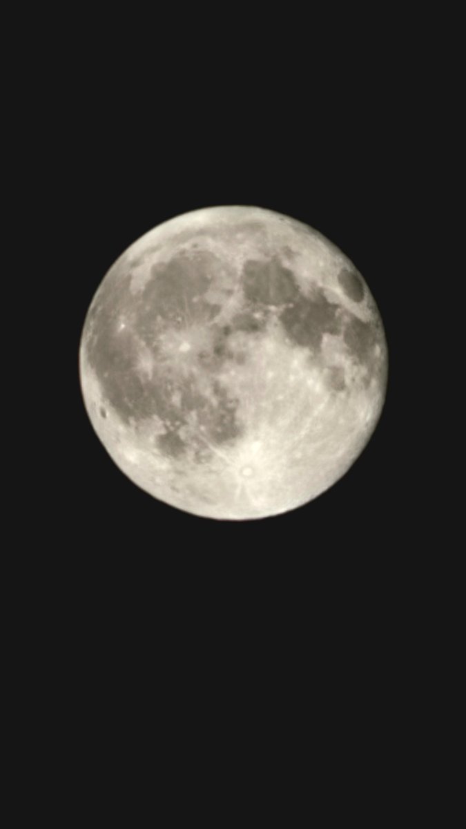 PuchiBruce's tweet photo. 横浜の空から #帆船日本丸 越しに #中秋の名月 をお裾分け🌕
雲が流れてたが流れが途切れた時に何とか撮れた⛵
お団子・里芋・月見そば(うどん)・月見バーガーetc.今夜はお月見を楽しんだ人もいると思う🍡🌝
プチも広島風オムそばと銘菓:みそまん、白鶴・純米大吟醸:灘とアサヒ・マルエフ他でお月見気分を楽しんだ🌕😉