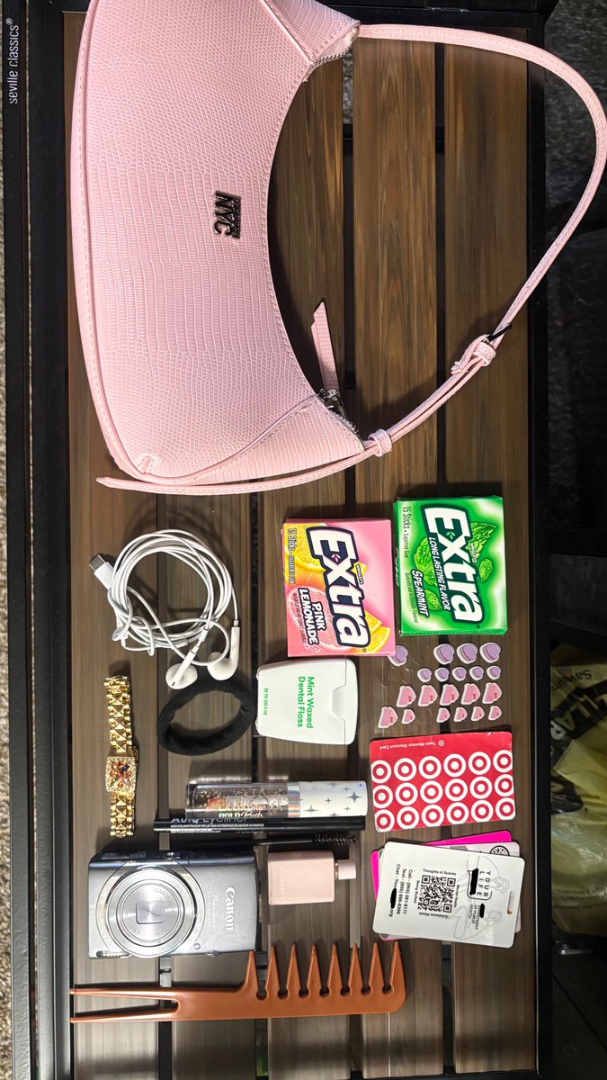 sweet4mel's tweet photo. Whats in my purse 🍓🌊 https://t.co/Lx9RX24CzA
