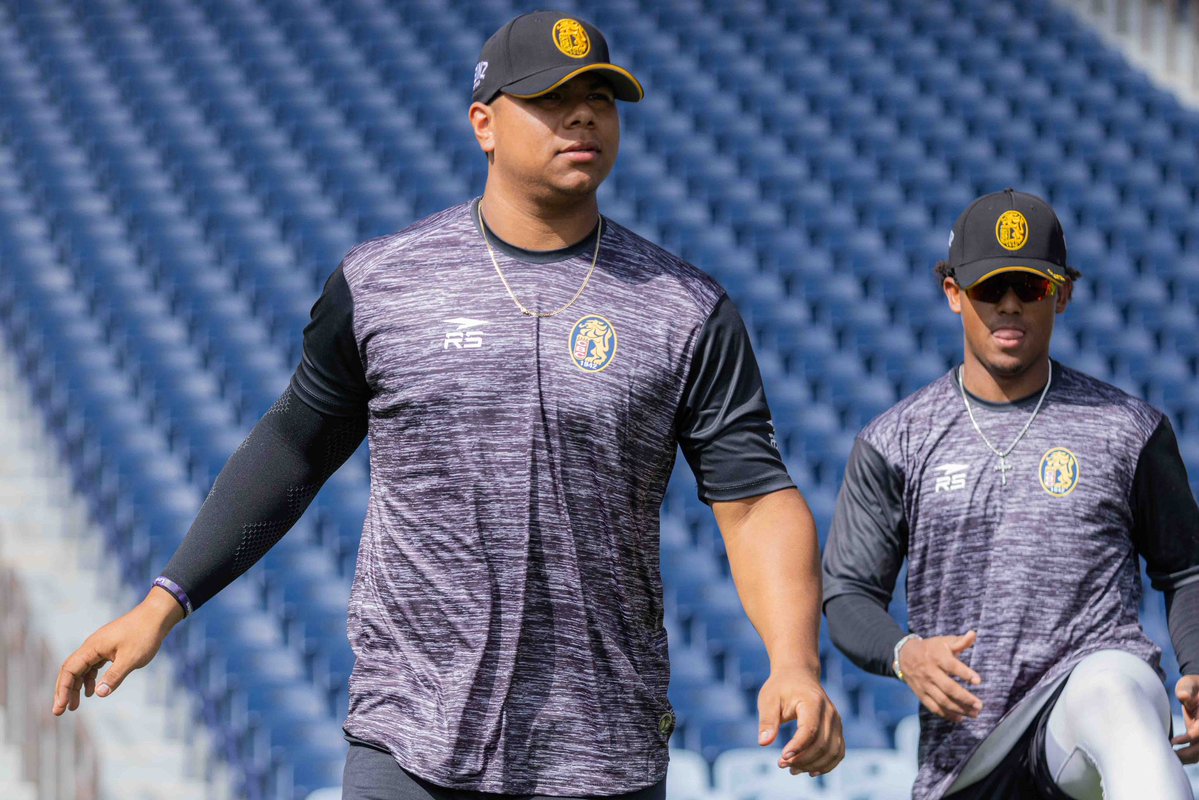 leones_cbbc's tweet photo. Ya está aquí 👀

Alfredo Duno (C) ya comenzó a preparar su debut en la @lvbp_oficial 

📸 @bymasiel 

#CaraquistaSoy🦁 https://t.co/h7AUxSi4hx