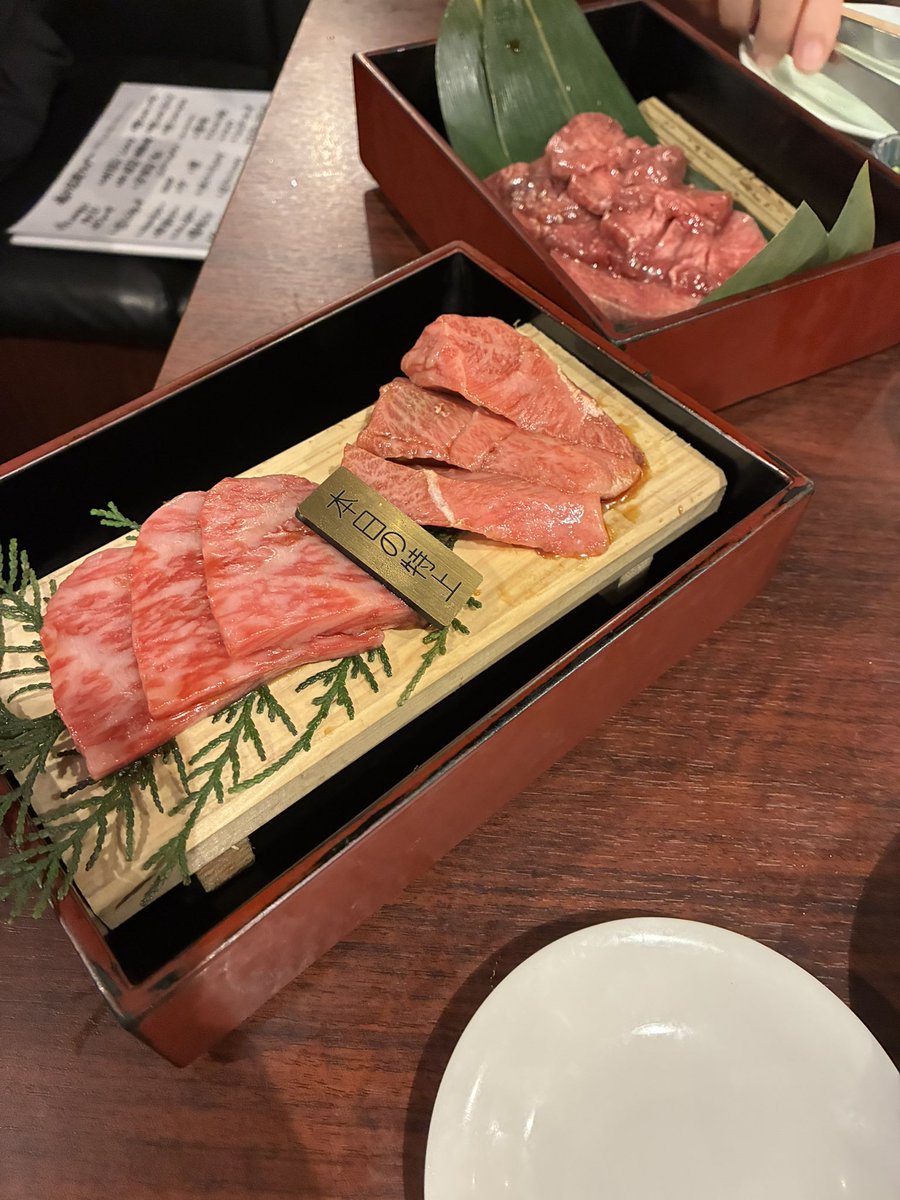 shiro_hakut's tweet photo. 仕事終わりに最初の職場のみなさんと良い肉✨
全員転職しちゃったけど、自分の仕事の基礎を作っていただいて大感謝😊 https://t.co/2ePVFHNZPa