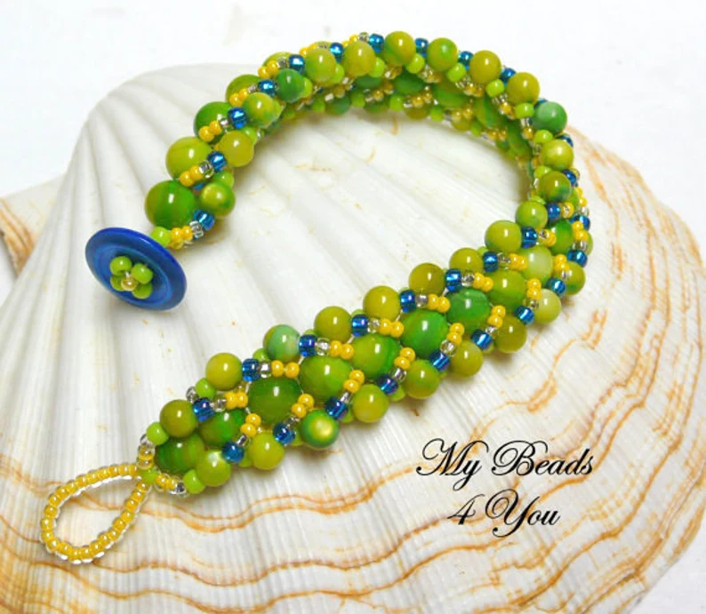 MyBeads4You_'s tweet photo. DIY FriYay 🥳
#beadingtutorial #etsy #Etsydiy #Etsyshop #smilett23 #craftideas #seedbeadjewelry #beadingsupplies #friyay #craftychaching #beads #Etsycrafts #etsyfavorites #bracelet #flatherringbone #tutorial #pattern #etsyteamunity 
https://t.co/VOwoKNPZLp https://t.co/NChoBgKekn