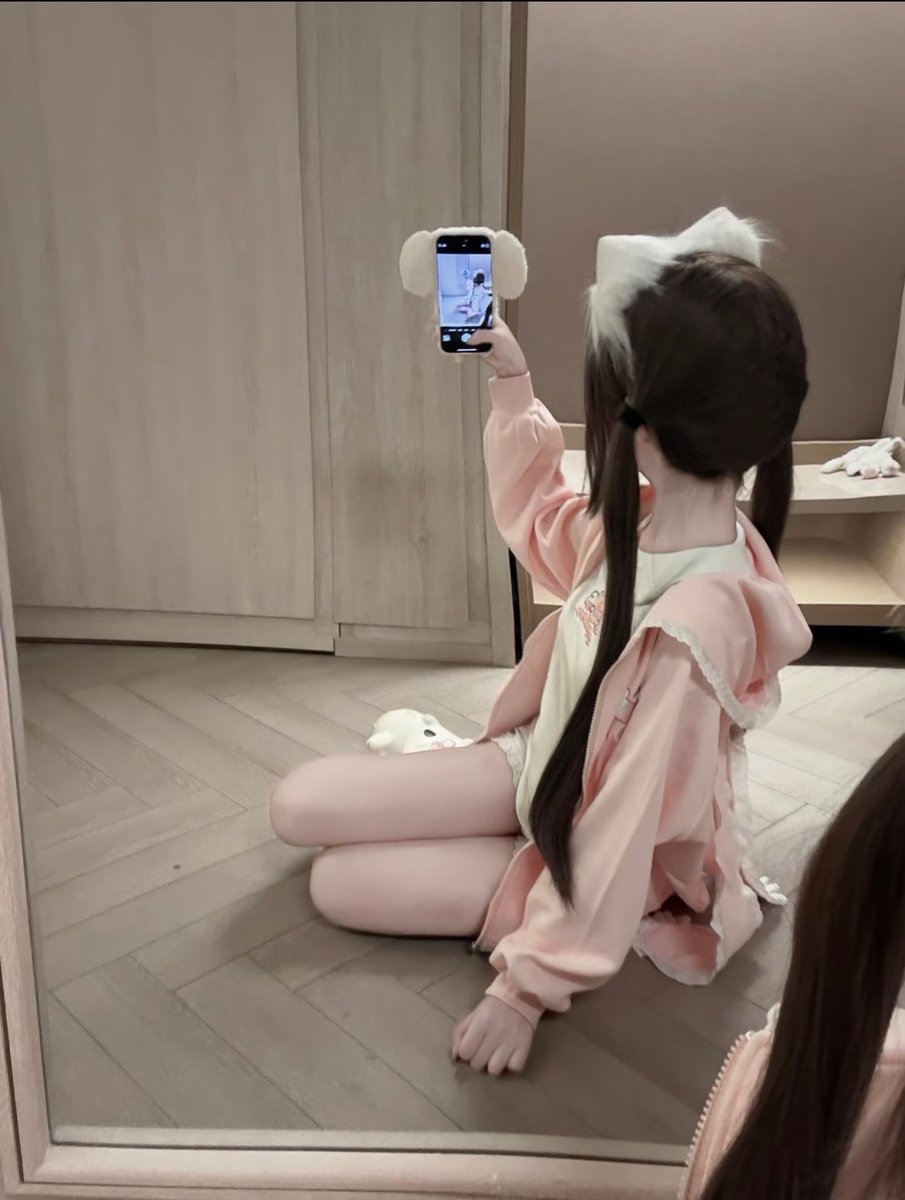 amanda95zo0's tweet photo. 中秋学校放假，我放飞自我

有人想锐评一下我艺术生的福嘛 🥹   

粉粉嫩嫩

不要🚪赶紧看，我要删了… https://t.co/Pi9NCsb82U